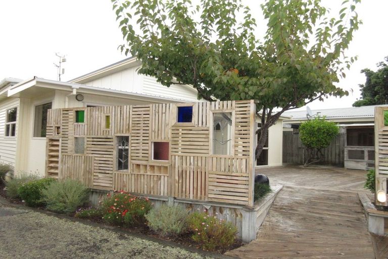 Photo of property in 15 Kowhai Grove, Raumati Beach, Paraparaumu, 5032