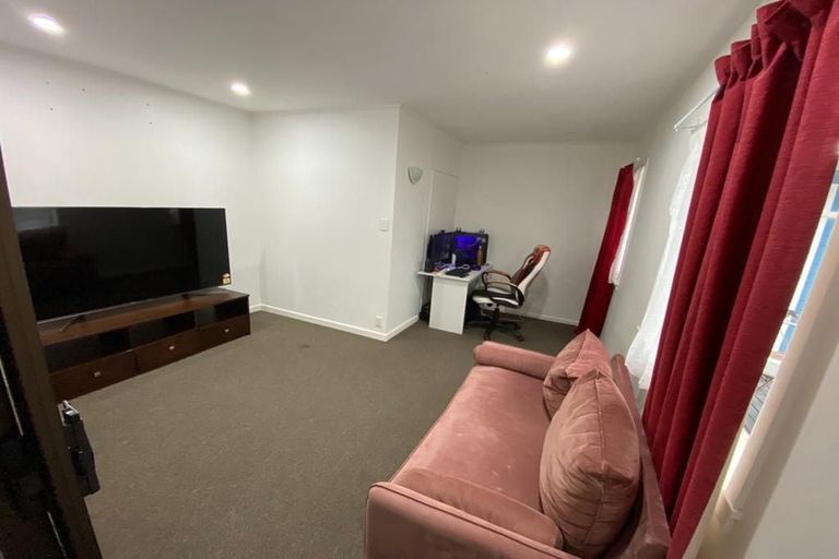 Photo of property in 452a West Coast Road, Glen Eden, Auckland, 0602