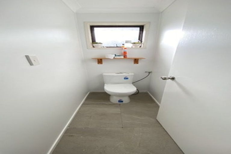 Photo of property in 3 Contessa Drive, Glenfield, Auckland, 0629