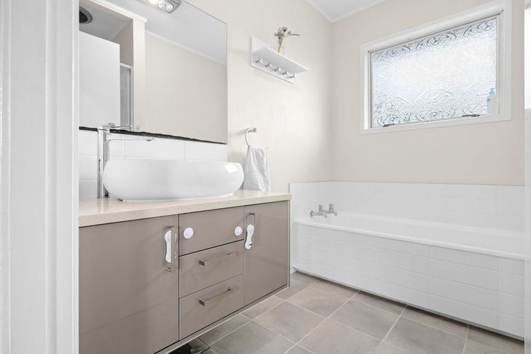 Photo of property in 8 Mckinley Place, Nawton, Hamilton, 3200