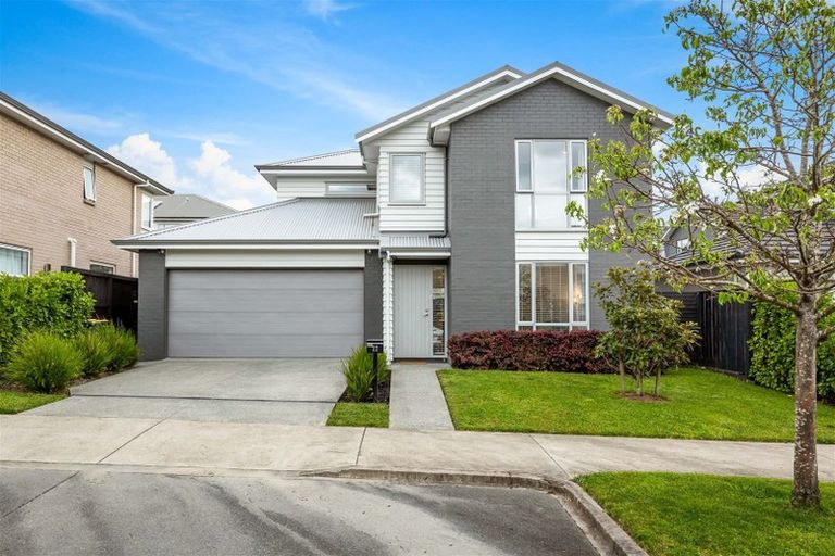 Photo of property in 22 Samuel Cassidy Avenue, Swanson, Auckland, 0614