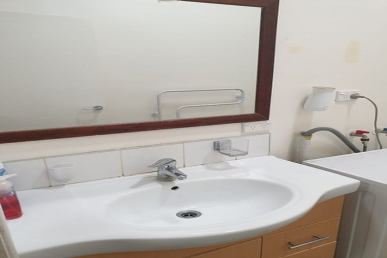 Photo of property in 140 Tasman Street, Mount Cook, Wellington, 6021