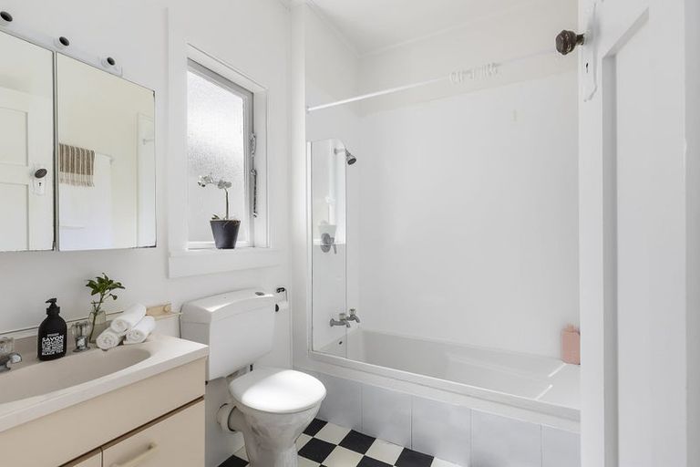 Photo of property in 15 Charlotte Avenue, Brooklyn, Wellington, 6021