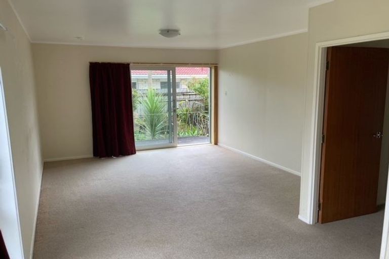 Photo of property in 4216 Great North Road, Glendene, Auckland, 0602