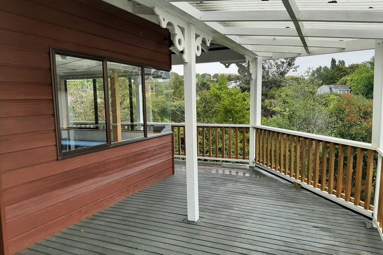 Photo of property in 28 Pohutukawa Avenue, Red Beach, 0932