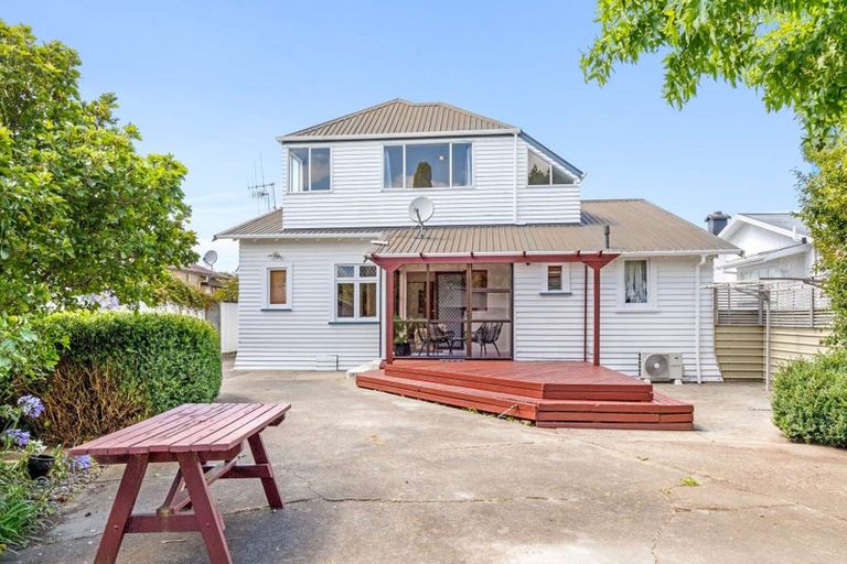 Photo of property in 11 Chelwood Street, Takaro, Palmerston North, 4412