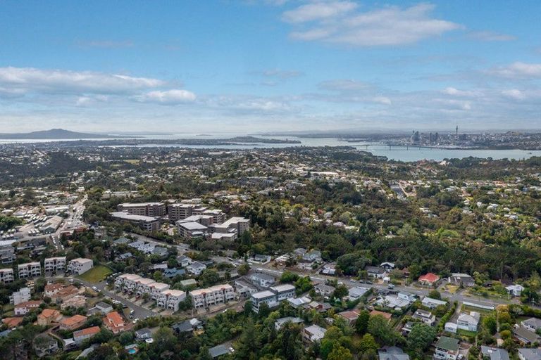 Photo of property in 2/35a Rangatira Road, Beach Haven, Auckland, 0626