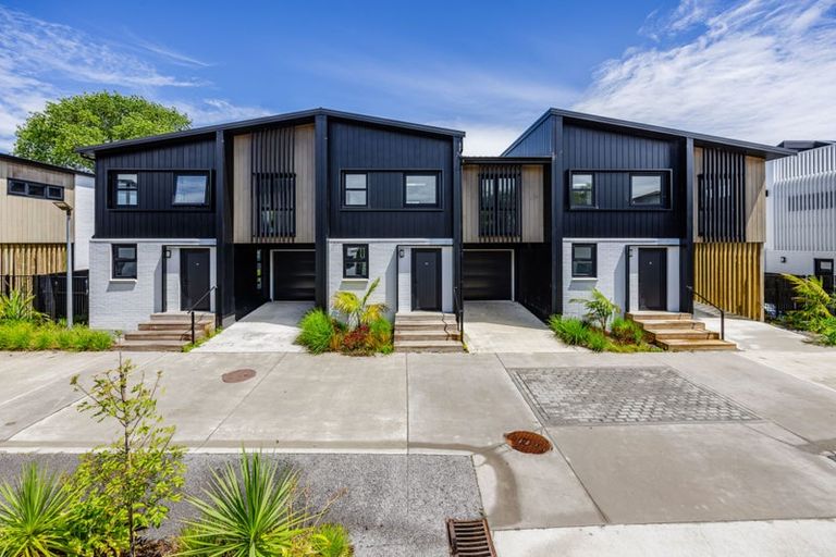 Photo of property in 10 Kaaramuramu Lane, Mangere Bridge, Auckland, 2022