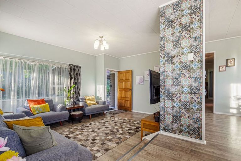 Photo of property in 3 Garcia Place, West Harbour, Auckland, 0618