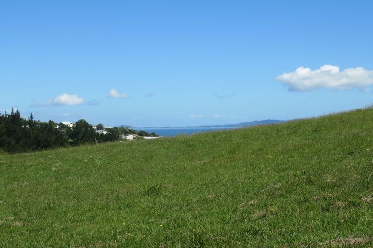 Photo of property in 24 Pekama Drive, Cable Bay, 0420