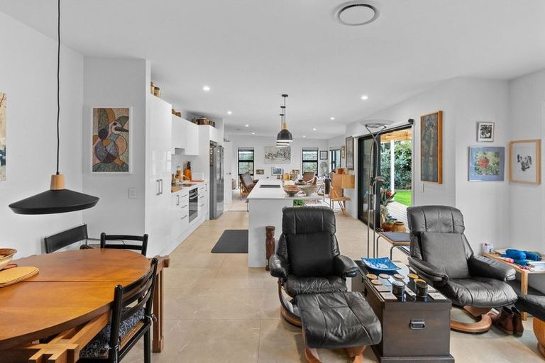 Photo of property in 6 Kingi Te Ahoaho Place, Otaki, 5512