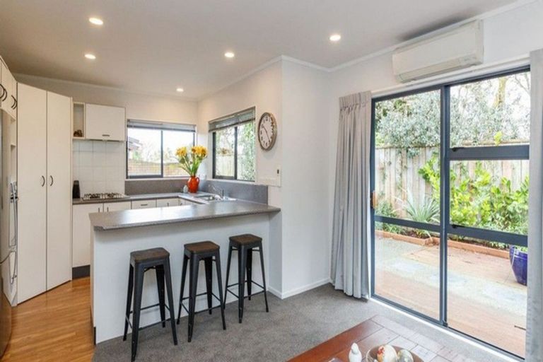 Photo of property in 9 Scandia Court, Hokowhitu, Palmerston North, 4410