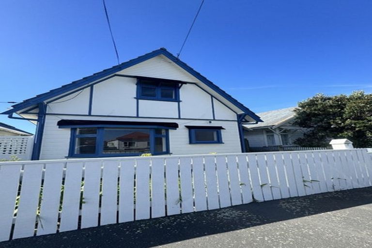 Photo of property in 61 Endeavour Street, Lyall Bay, Wellington, 6022