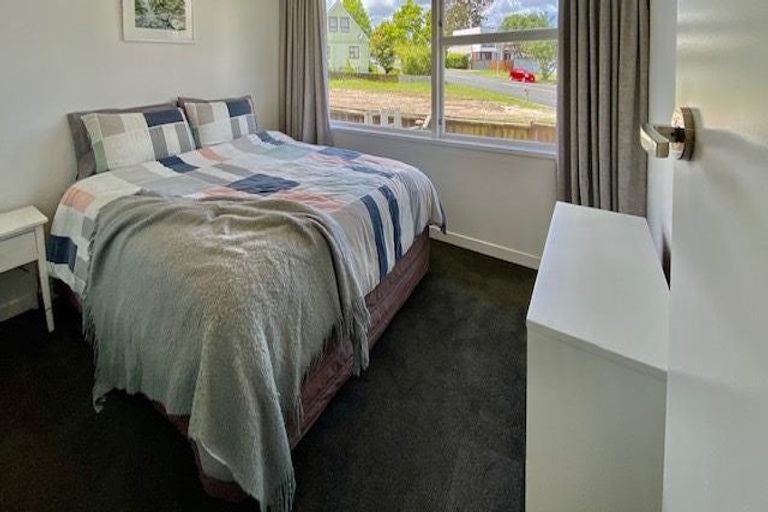 Photo of property in 8 West Harbour Drive, West Harbour, Auckland, 0618