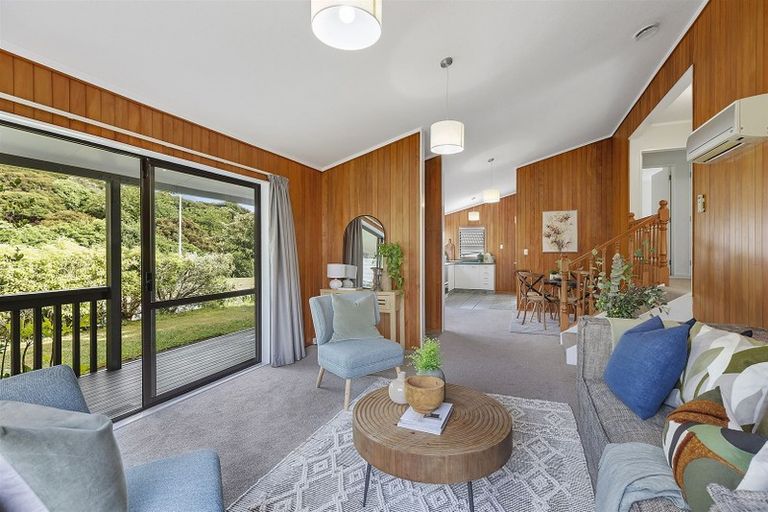 Photo of property in 53 Albatross Close, Whitby, Porirua, 5024