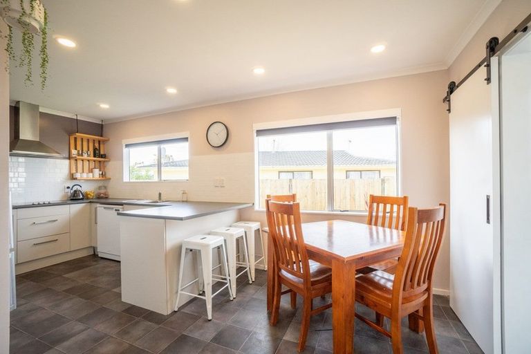 Photo of property in 10 Ashton Place, Highbury, Palmerston North, 4412