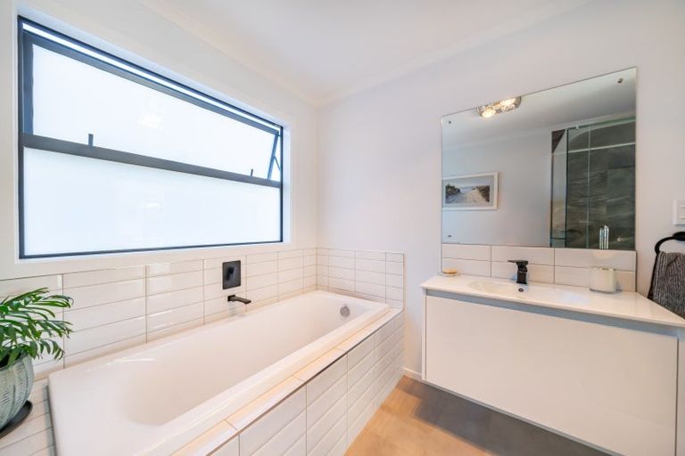 Photo of property in 6 Mcmillan Lane, Wallaceville, Upper Hutt, 5018