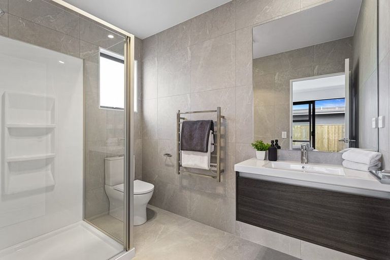 Photo of property in 29 Tiromoana Drive, Red Beach, 0932