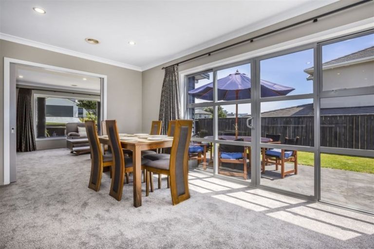 Photo of property in 9 Tongariro Drive, Aotea, Porirua, 5024