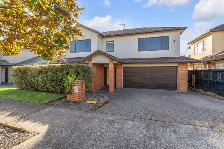 Photo of property in 4 Bridgefield Crescent, Flat Bush, Auckland, 2016