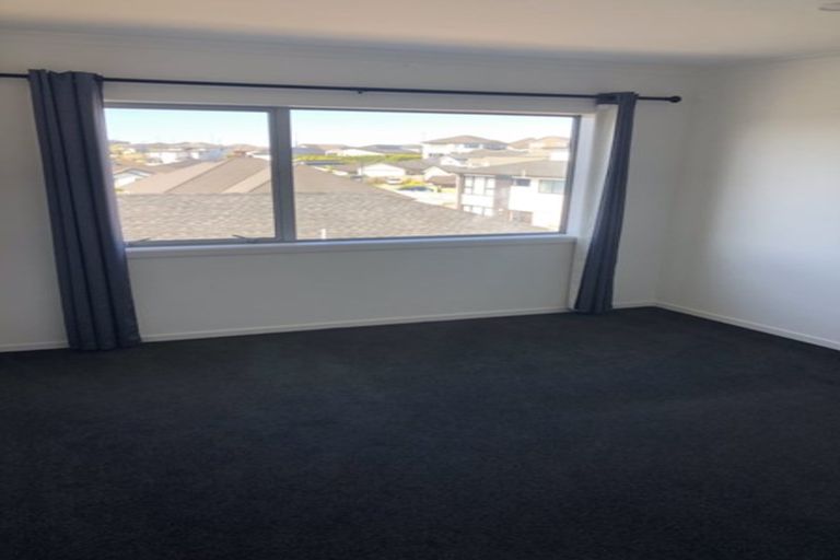 Photo of property in 15 Skipjack Pass, Silverdale, 0932