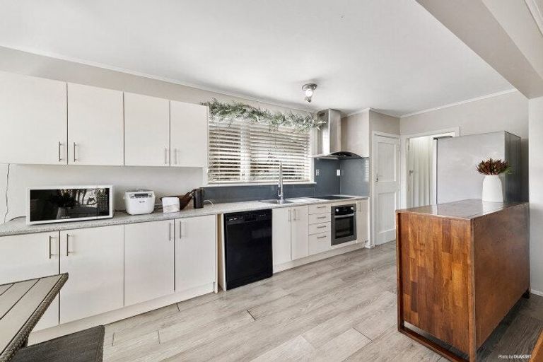 Photo of property in 265 Hepburn Road, Glendene, Auckland, 0602