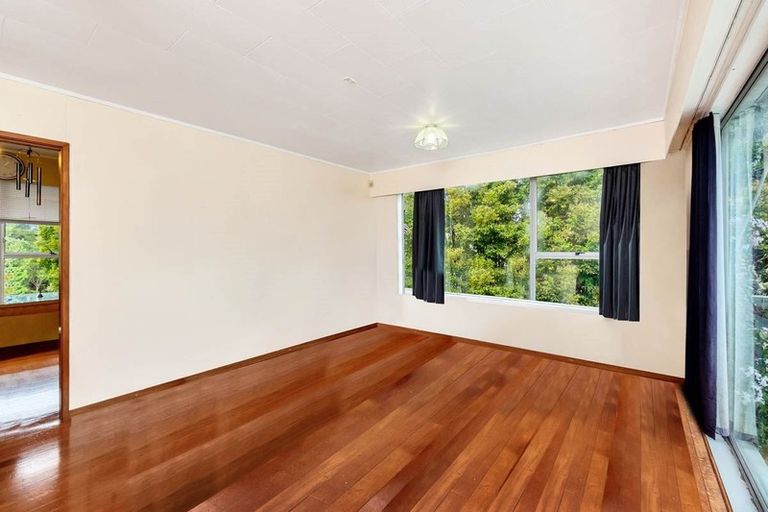 Photo of property in 1/6 Mcquoid Place, Glenfield, Auckland, 0629