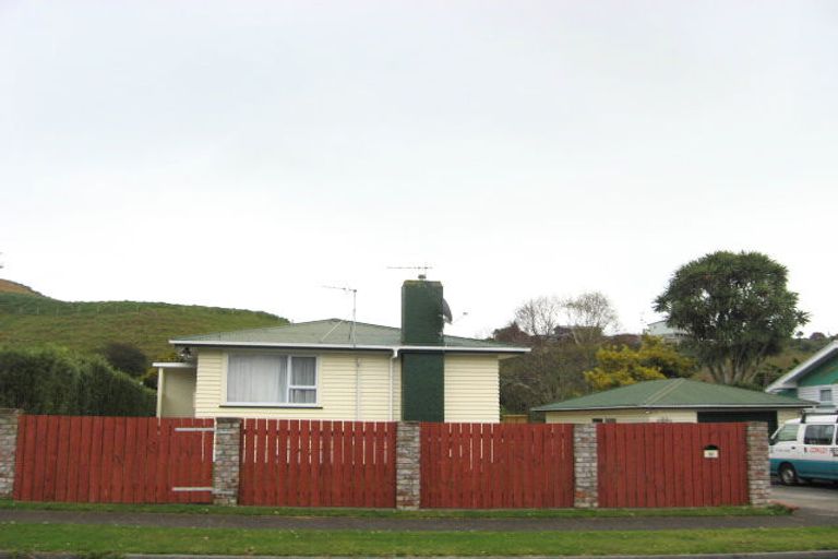 Photo of property in 32 Oranga Street, Marfell, New Plymouth, 4310