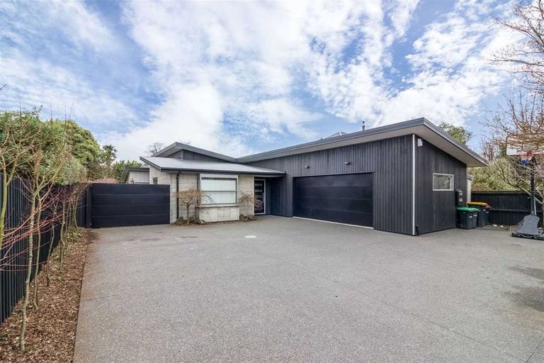Photo of property in 108 Bryndwr Road, Bryndwr, Christchurch, 8052