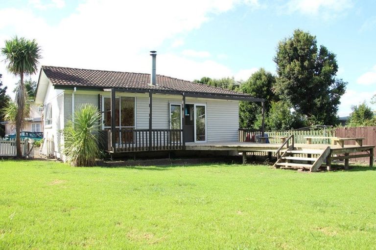 Photo of property in 17 Bodi Place, Te Atatu South, Auckland, 0610