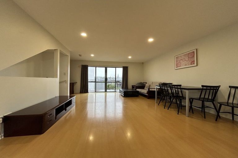 Photo of property in Lakeview Terrace, 24/14 Ambrico Place, New Lynn, Auckland, 0600