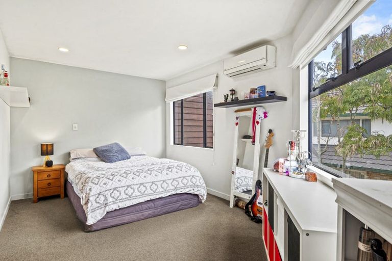 Photo of property in 18 Beulah Avenue, Rothesay Bay, Auckland, 0630