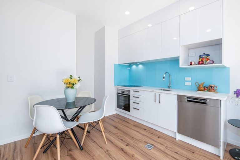 Photo of property in 23b Crystal Avenue, Glendene, Auckland, 0602