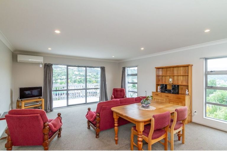 Photo of property in 32 Speldhurst Grove, Stokes Valley, Lower Hutt, 5019