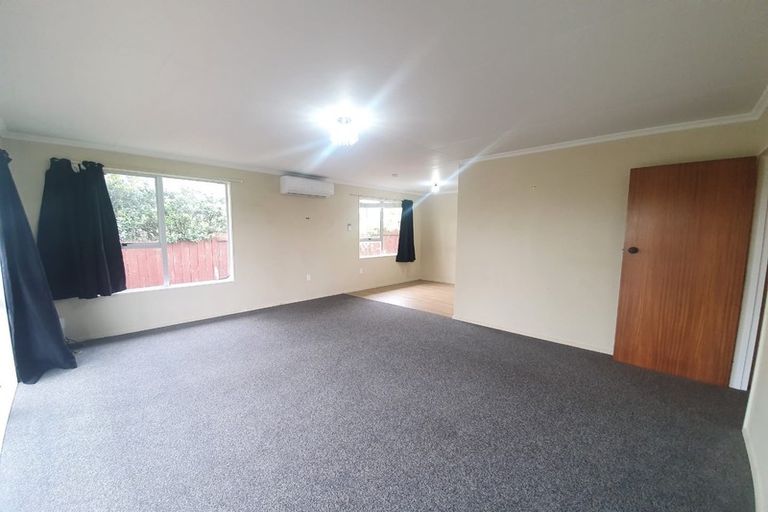 Photo of property in 5 Hillcrest Drive, Kelvin Grove, Palmerston North, 4414