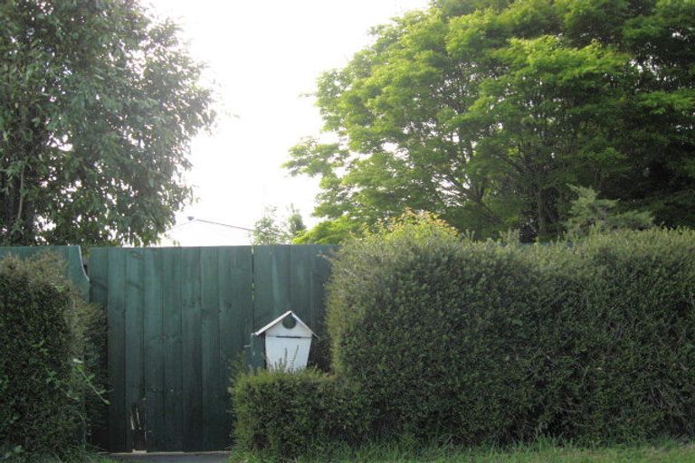 Photo of property in 44 Main North Road, Woodend, 7610