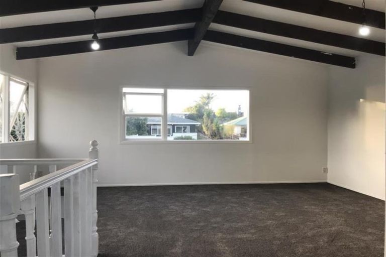 Photo of property in 2/52 College Road, Northcote, Auckland, 0627