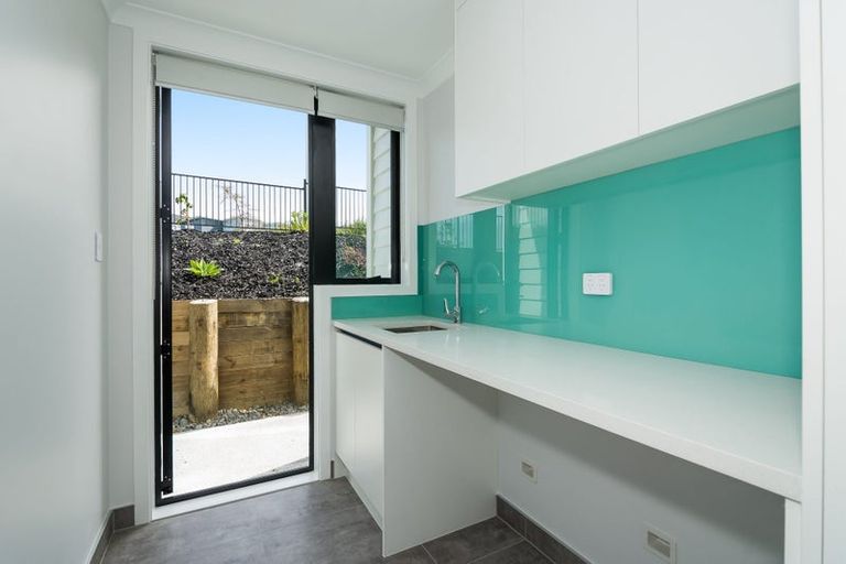 Photo of property in 1 Luff Place, Long Bay, Auckland, 0630