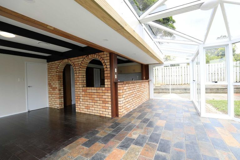 Photo of property in 118 Glenmore Road, Sunnyhills, Auckland, 2010