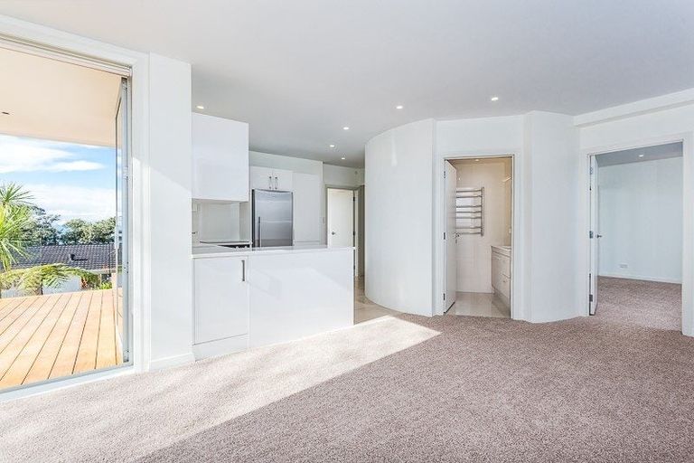 Photo of property in 6b Browns Bay Road, Rothesay Bay, Auckland, 0630