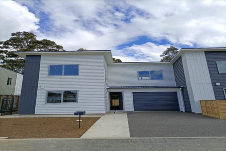 Photo of property in 1 Cartographer Way, Whitby, Porirua, 5024