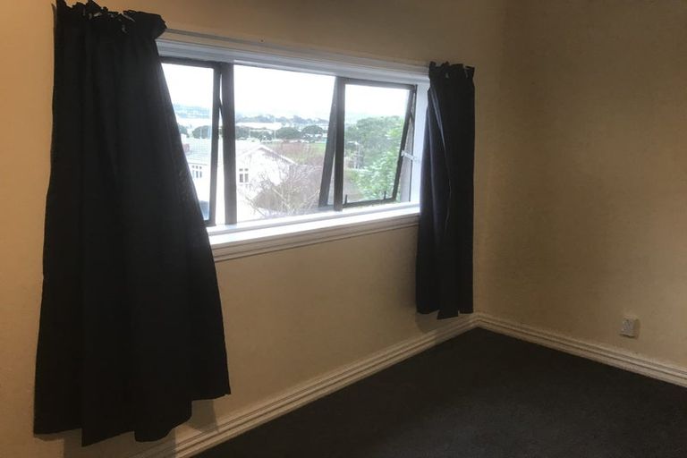 Photo of property in 10a Henry Street, Kilbirnie, Wellington, 6022