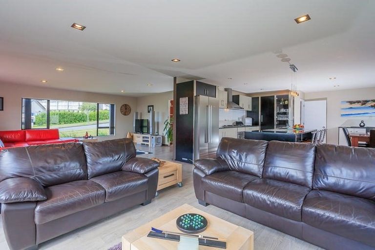 Photo of property in 52 Newbury Place, Schnapper Rock, Auckland, 0632