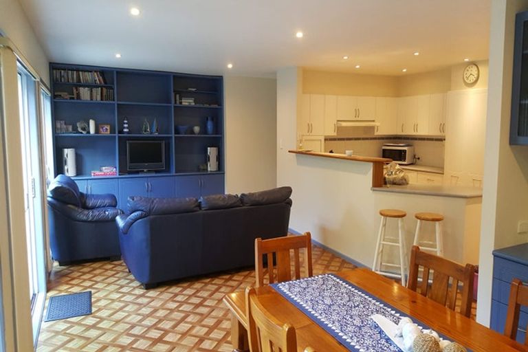 Photo of property in 18 Rewa Place, Russell, 0202