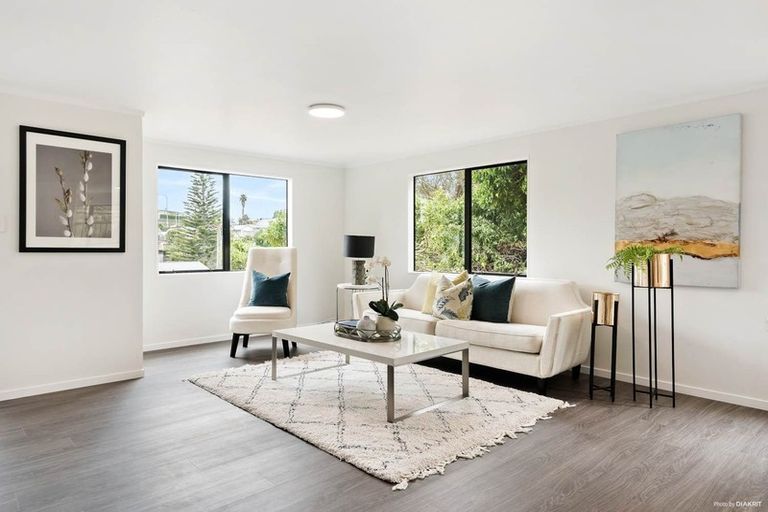 Photo of property in 2/523 Glenfield Road, Glenfield, Auckland, 0629