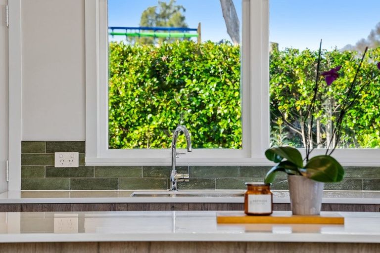 Photo of property in 1/22 Gladys Avenue, Glenfield, Auckland, 0629