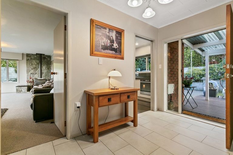 Photo of property in 2/13 Scenic Heights, Acacia Bay, Taupo, 3330