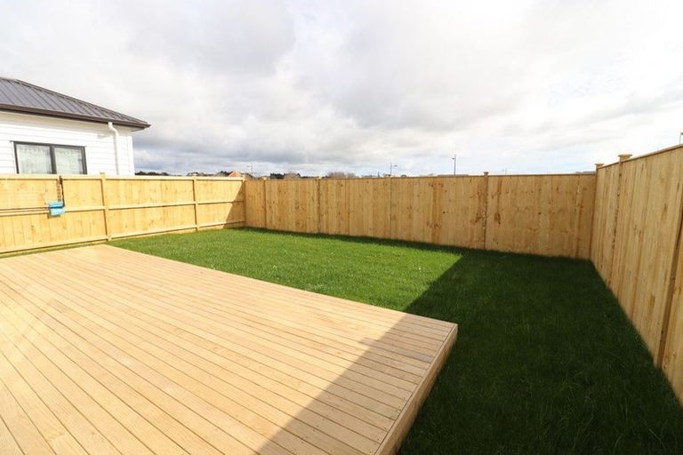 Photo of property in 22 Woven Place, Karaka, Papakura, 2113