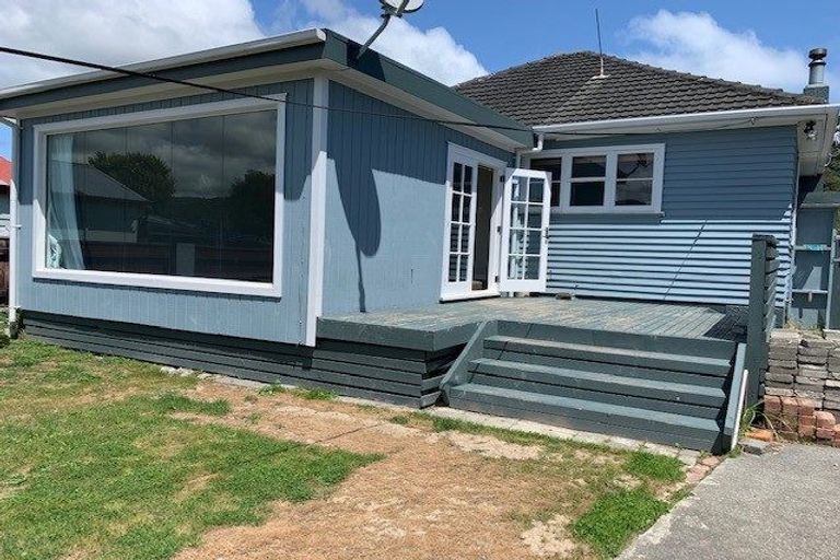 Photo of property in 118 Wainuiomata Road, Wainuiomata, Lower Hutt, 5014