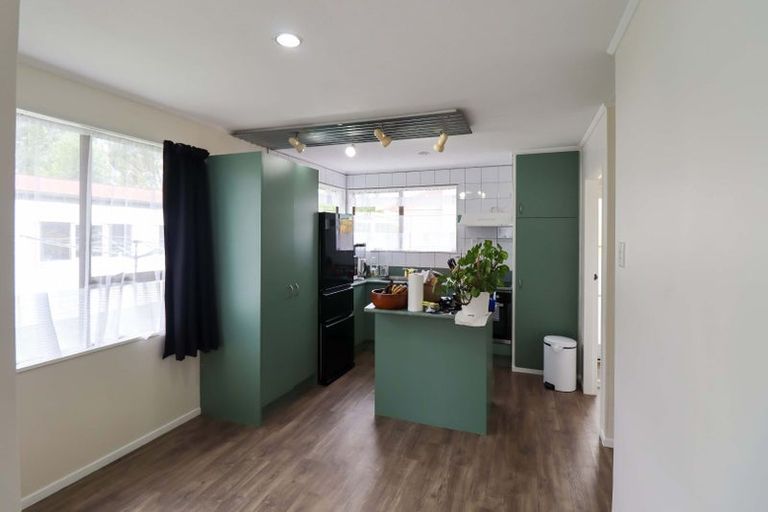 Photo of property in 12 Blueberry Grove, Timberlea, Upper Hutt, 5018